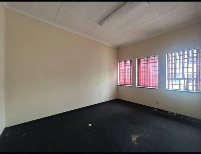 1,508M² WAREHOUSE TO LET IN NEWLANDS